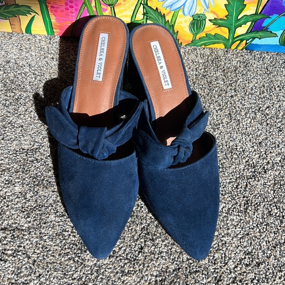 Chelsea & Violet Navy Blue Heels - Picture 2 of 6